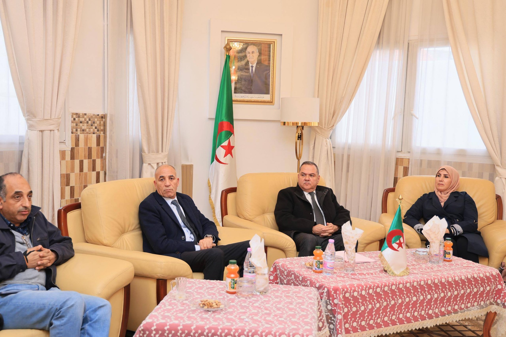 Tiaret. Le Wali reçoit une délégation médicale de l'hôpital  Sidi Chahmi d'Oran