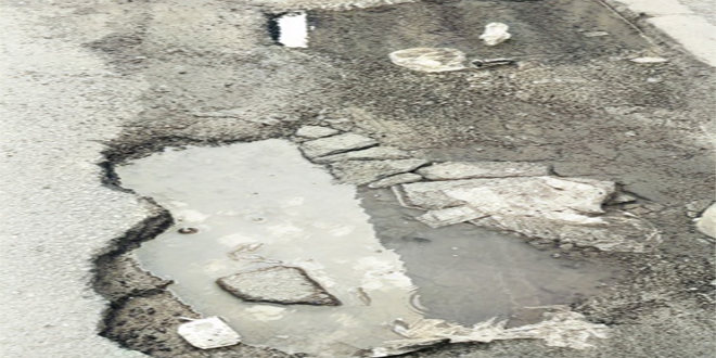 Nombreux sont les nids-de-poule à Bir El Djir. Un casse-tête avéré et un danger permanent