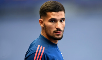 Très en vue  en Saudi Pro League. EN: Aouar règle la mire