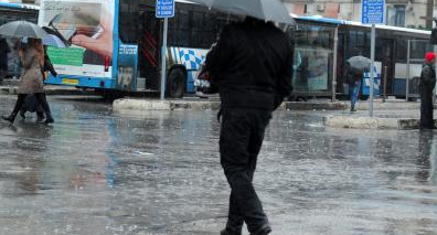 Trottoirs et chaussées submergés lundi par des eaux pluviales.  Faut-il revoir les avaloirs, quartier  par quartier ? 