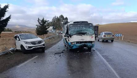 Un car percute une voiture à Guertoufa (Tiaret). 10 blessés et des dégâts matériels