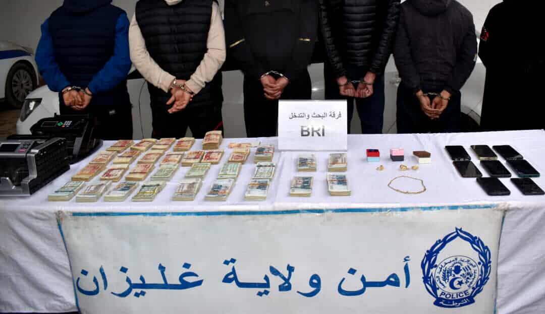 BRI Relizane.  Arrestation de 08 individus et saisie de plus  de 05 millions de Da et des bijoux en or