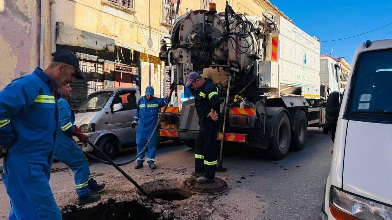 Chlef. Vaste opération de nettoyage des avaloirs