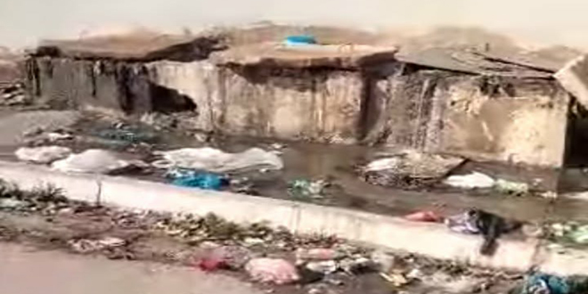 Trottoirs abandonnés.  Les quartiers oubliés d’Oran