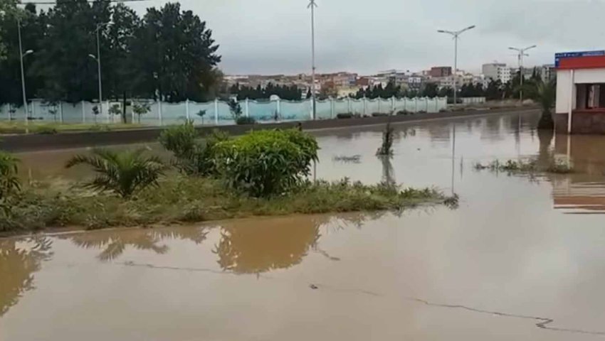 Rues inondées, chaussées impraticables et avaloirs saturés. Tout est bouché faute  de curage