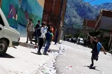 Les vents violents ont mis au ralenti l’activité à Oran.   Les écoliers dans les rues malgré la suspension des cours