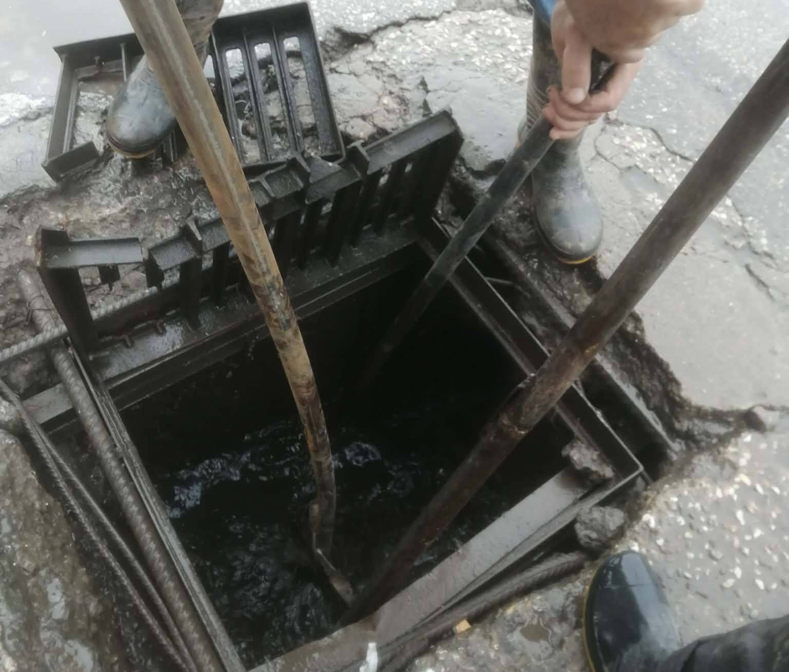 Avant ou après l’été, avant ou lors des intempéries? . Quand déblayer un avaloir, nettoyer une route et dégager un caniveau?