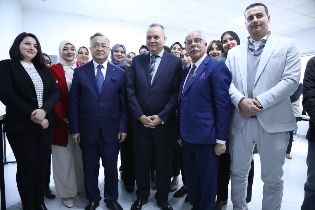 Enseignement supérieur.  Baddari motive les biologistes chercheurs et inaugure un Centre de recherche