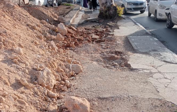 Services techniques communaux.  Gardiens de la loi ou complices du désordre?