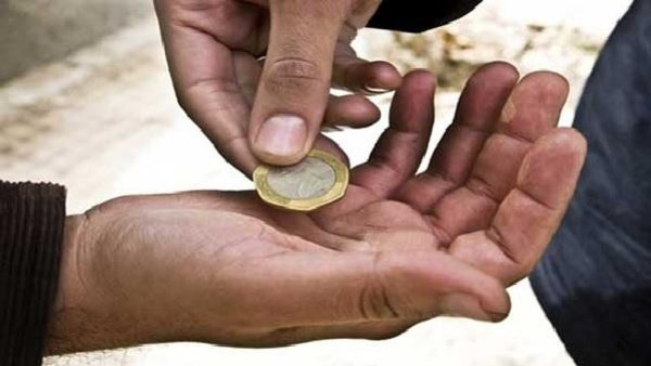 Profession «Mendiant à plein temps» dans les bus et les trams.  Un phénomène caricatural de la fracture sociale?