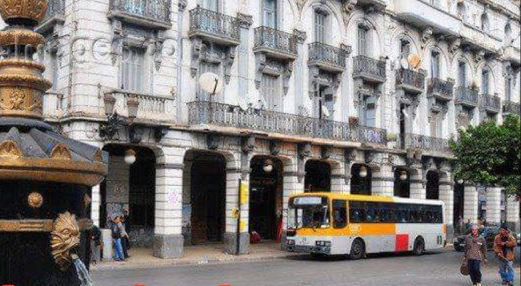 Vendeurs illicites, façades sales, vols, stationnement anarchique des bus...  Les places des Victoires et Garguenta à bout du souffle 