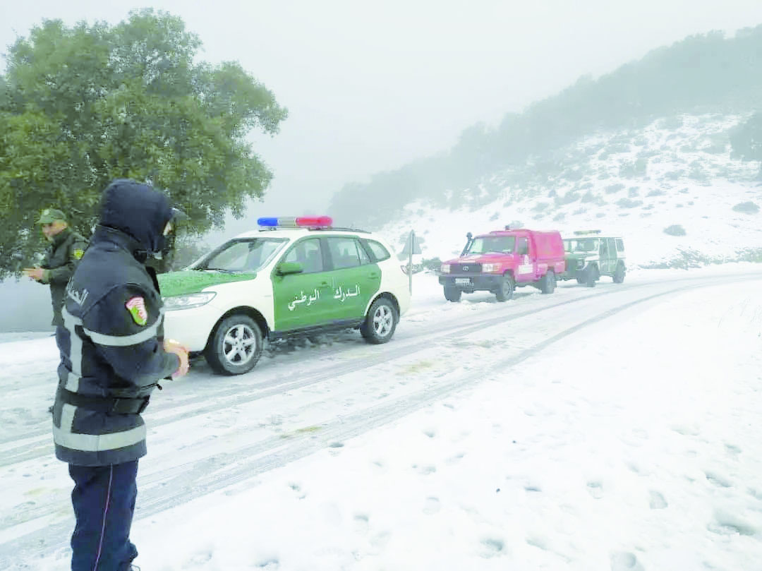 La Gendarmerie nationale et la protection civile sur plusieurs fronts.  Des routes coupées  à cause des neiges